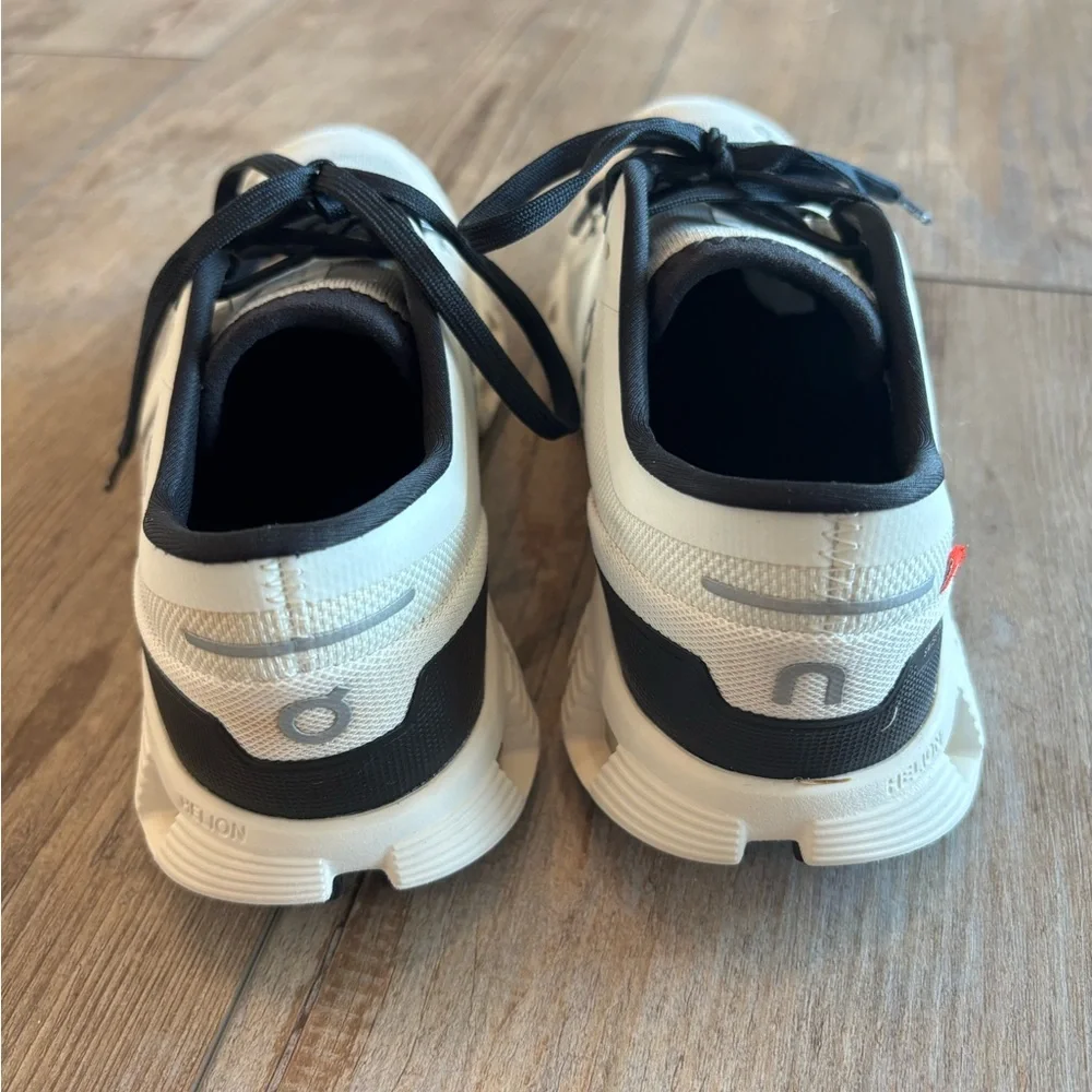On Cloud X Running Women's Athletic Shoes in White and Black Size 6.5 - Picture 4 of 15